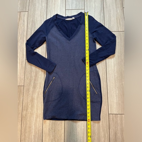 Athleta Blue Striped V-Neck Long Sleeve 71% Nylon Knee Length Dress Size XSP - Picture 2 of 7